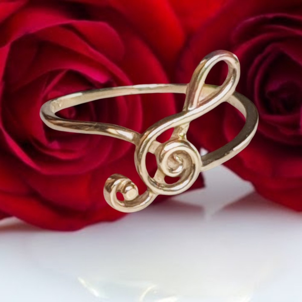 Solid 14k Yellow Gold Treble Clef Music Symbol Ring. Size 5